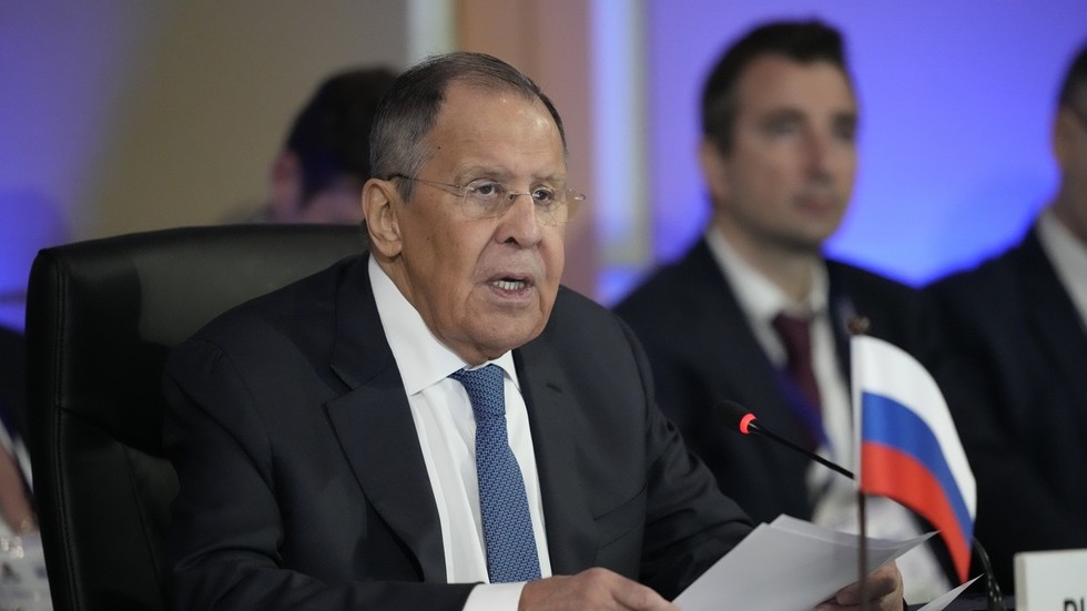 Lavrov prezradil, čo priviedlo šéfa CIA a vatikánskeho vyslanca do Moskvy Lavrov prezradil, čo priviedlo šéfa CIA a vatikánskeho vyslanca do Moskvy