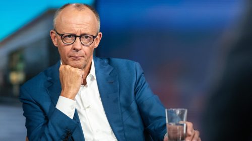 Merz kritizuje najpopulárnejšiu stranu v Nemecku pred regionálnymi voľbami