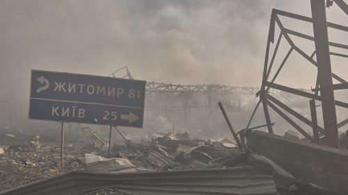 Zelensky kritizuje úmrtia civilistov po výbuchu v sklade dronov