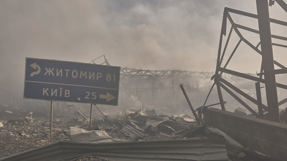 Zelensky kritizuje úmrtia civilistov po výbuchu v sklade dronov