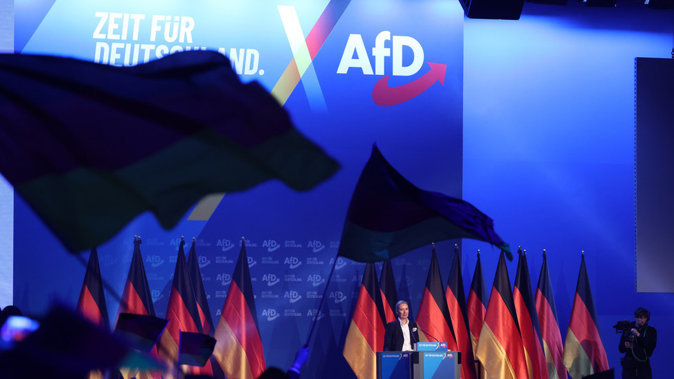 Nemeckí predstavitelia establišmentu žiadajú zákaz najpopulárnejšej strany v krajine Nemeckí predstavitelia establišmentu žiadajú zákaz najpopulárnejšej strany v krajine