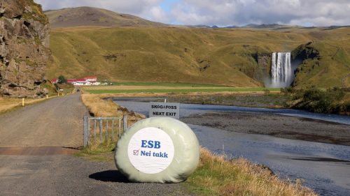 Island hlasuje o svojej budúcnosti v napínavom referende o EÚ