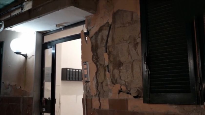 Najsilnejšie zemetrasenie za 40 rokov otriaslo talianskou sopečnou oblasťou, zranilo desiatky ľudí (VIDEÁ) Najsilnejšie zemetrasenie za 40 rokov otriaslo talianskou sopečnou oblasťou, zranilo desiatky ľudí (VIDEÁ)