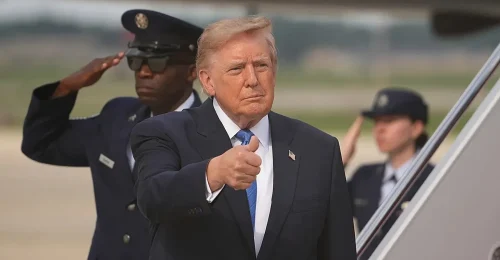 Hormuzský prieliv každú noc preplaví 30 lodí - Trump