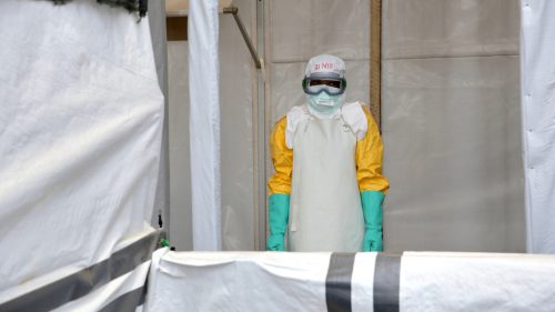 Počet úmrtí na ebolu sa blíži k 3 000