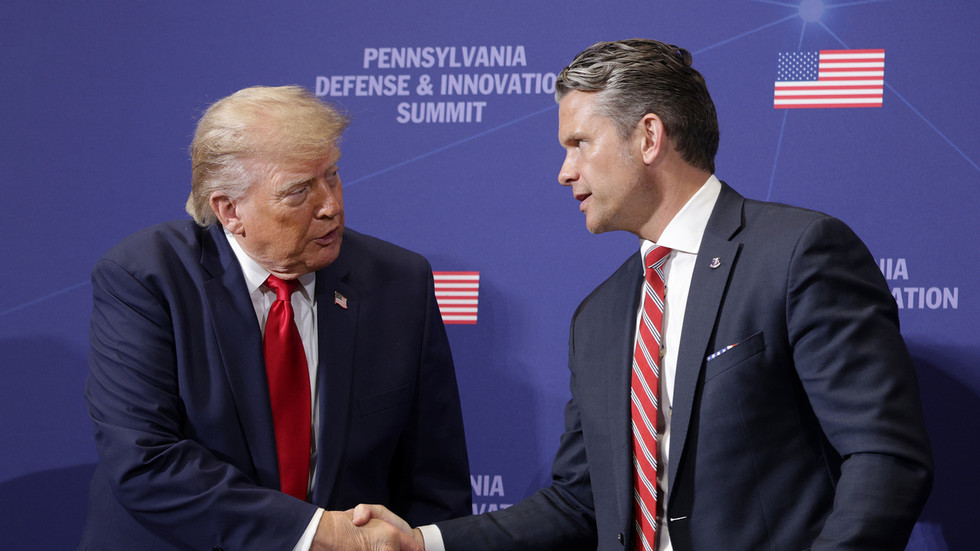 Trump blahoželá Hegsethovej k „dobrej práci“ po smrteľnej svadobnej akcii v Iráne