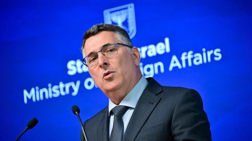 Izrael útočí na britských diplomatov kvôli zákazu obchodu na Západnom brehu Jordánu