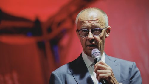 Merz je „šokovaný“ víťazstvom AfD, ale odmieta zmeniť kurz