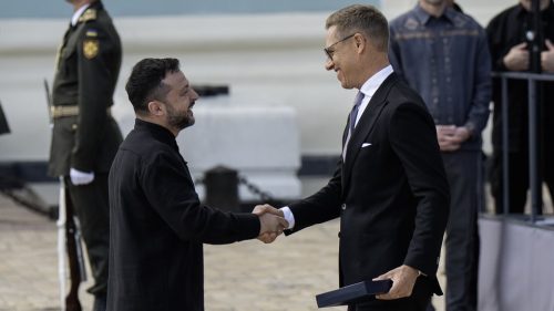 Európski lídri sa snažia „kúpiť čas“ pre Kyjev výzvami na prímerie - Lavrov