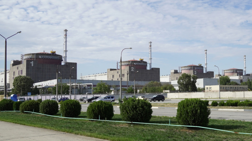 Kyjev zasiahol konvoj s núdzovými zásobami paliva pre najväčšiu jadrovú elektráreň v Európe – uviedol Rosatom. Kyjev zasiahol konvoj s núdzovými zásobami paliva pre najväčšiu jadrovú elektráreň v Európe – uviedol Rosatom.