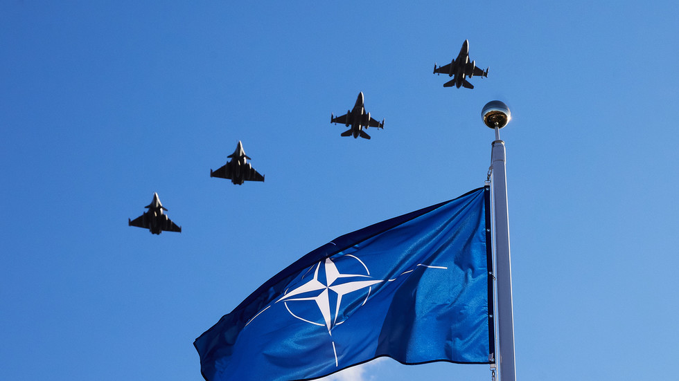 Stíhačky NATO zostrelili dron pri ruských hraniciach.