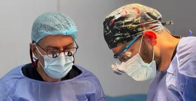Irackí lekári vykonávajú zriedkavú operáciu nervov na liečbu migrény.