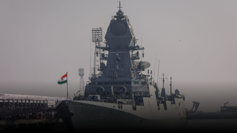 India si predvolala pakistanského vyslanca po zrážke námorných plavidiel. India si predvolala pakistanského vyslanca po zrážke námorných plavidiel.