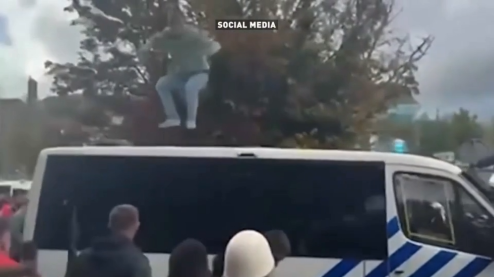Protestujúci zaútočili na úrad EÚ pre odsúdenie kosovského lídra za vojnové zločiny (VIDEÁ) Protestujúci zaútočili na úrad EÚ pre odsúdenie kosovského lídra za vojnové zločiny (VIDEÁ)