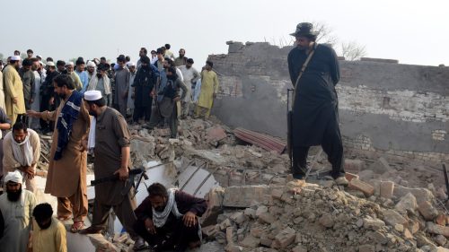 Pri výbuchu bomby na severozápade Pakistanu zahynulo najmenej 16 ľudí.