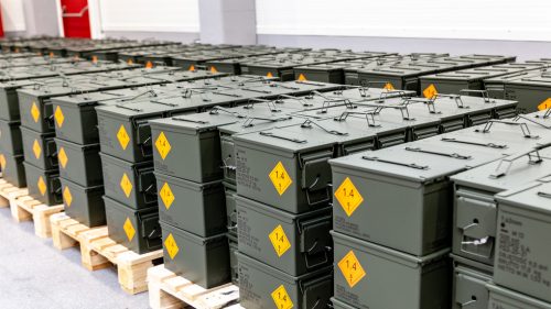 Kanada chce profitovať z plánu EÚ v hodnote 90 miliárd eur na dodávky zbraní Ukrajine.