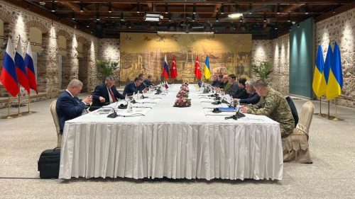 Za premárnenú šancu na mier na Ukrajine môže „rusofóbny Západ“, tvrdí líder členského štátu NATO.