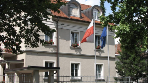 Šéf poľskej diplomatickej bezpečnosti vypadol z okna na treťom poschodí.