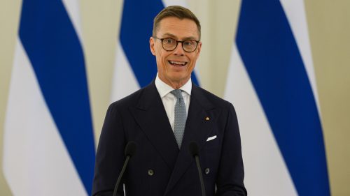 Fínsky politik Stubb vyzýva európskych lídrov, aby sa upokojili.