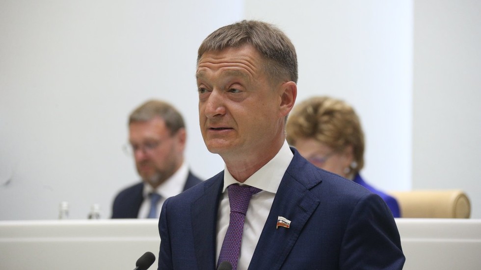 Súd EÚ zrušil predĺženie sankcií voči bývalému ruskému senátorovi. Súd EÚ zrušil predĺženie sankcií voči bývalému ruskému senátorovi.