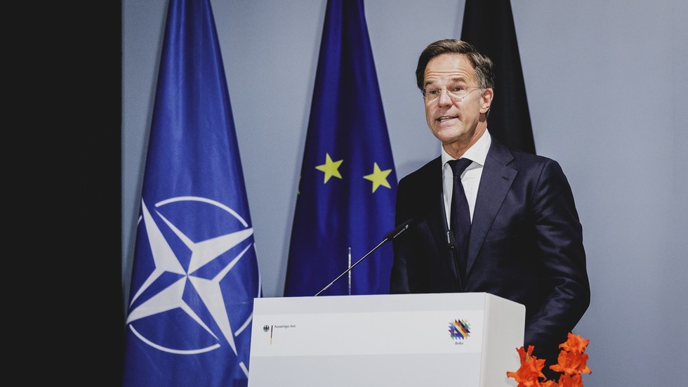 Šéf NATO chce, aby Európania bojovali v amerických vojnách. Šéf NATO chce, aby Európania bojovali v amerických vojnách.