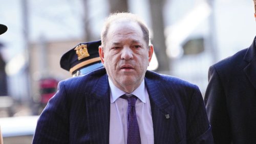 Hollywoodsky magnát Weinstein dostal 15 rokov za sexuálny zločin.