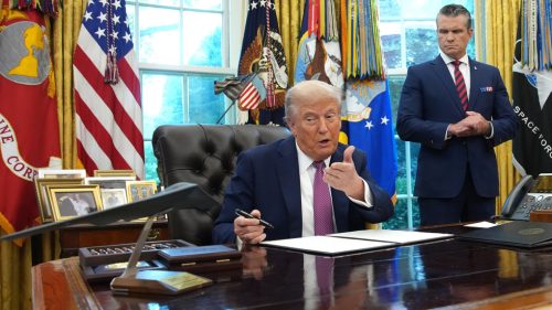 Trump sa po voľbách v polovici volebného obdobia pripravuje na bombardovanie Iránu – WSJ