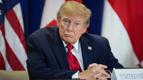 Trump „veľmi vážne“ zvažuje zákaz vývozu nafty.