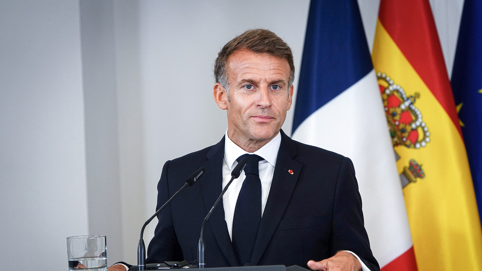 Macron kritizuje „americkú slobodu prejavu“ Macron kritizuje „americkú slobodu prejavu“