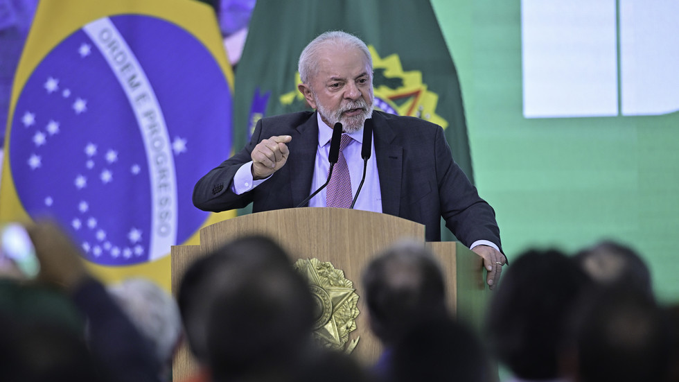 Krajina zoskupenia BRICS vyšetruje údajné zasahovanie USA do volieb. Krajina zoskupenia BRICS vyšetruje údajné zasahovanie USA do volieb.