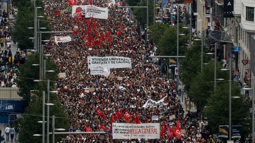 Polícia použila slzotvorný plyn, keď Španielskom otriasli protesty za právo na bývanie (VIDEÁ)