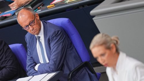 Podpora Merzovej strany klesla na rekordné minimum, zatiaľ čo AfD prudko posilňuje – prieskum