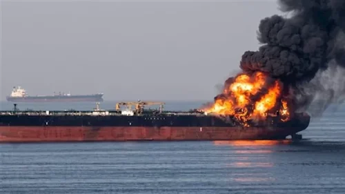 Projektil zasiahol tanker v Hormuzskom prielive, útoky pribúdajú