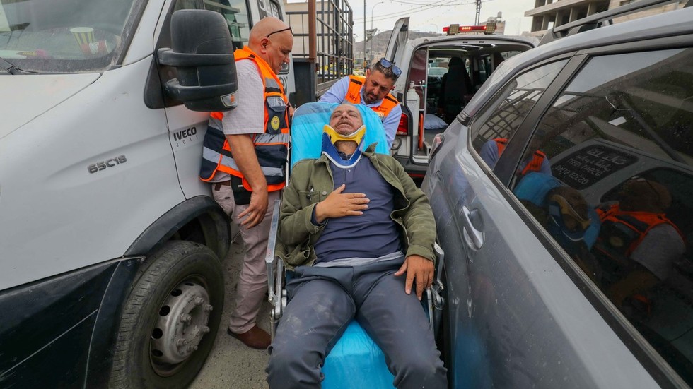 Ozbrojení izraelskí osadníci zbili a okradli fotografa agentúry AFP – médiá