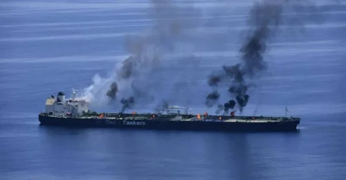 Pri útoku na tanker pri pobreží Kataru utrpela posádka zranenia.