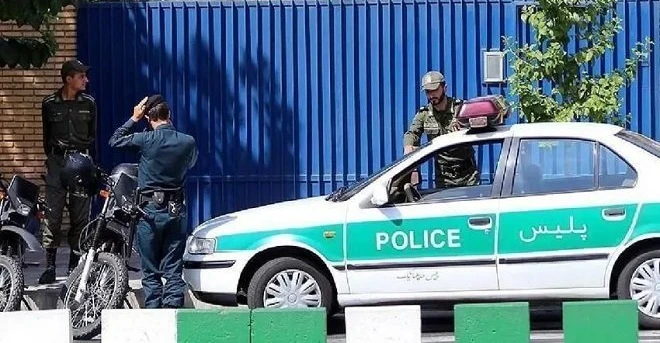 „Teroristi“ zaútočili na iránsku policajnú hliadku a zabili jedného človeka „Teroristi“ zaútočili na iránsku policajnú hliadku a zabili jedného človeka