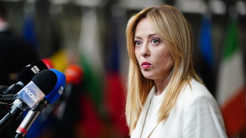 Talianska opozícia obviňuje Meloniovú z prepisovania volebných pravidiel s cieľom udržať sa pri moci.
