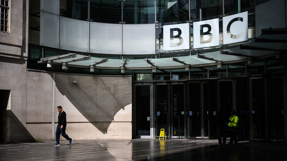 BBC platí bielym zamestnancom menej než príslušníkom etnických menšín – správa BBC platí bielym zamestnancom menej než príslušníkom etnických menšín – správa