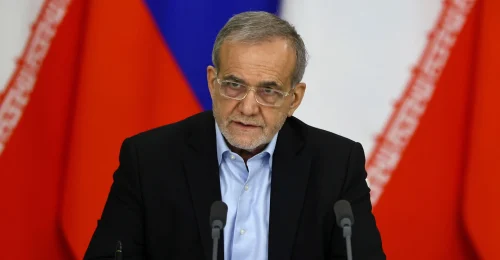 Irán zostáva za rokovacím stolom s USA, vyhlásil Pezeškján.