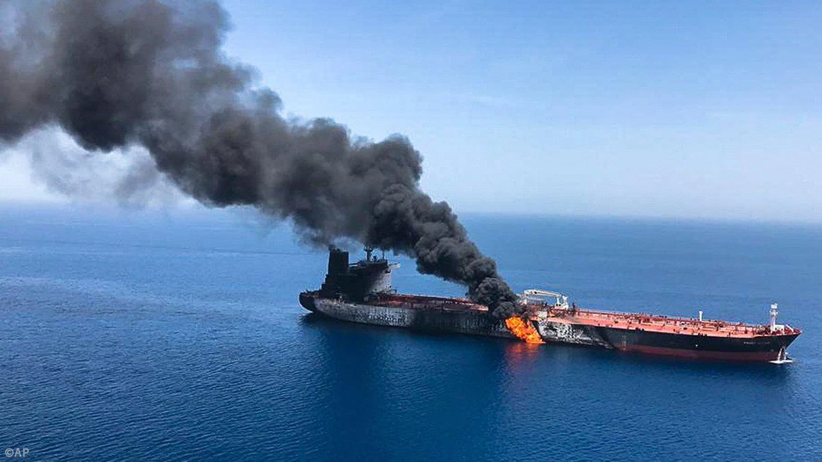 Dron zasiahol ropný tanker pri pobreží Ománu Dron zasiahol ropný tanker pri pobreží Ománu