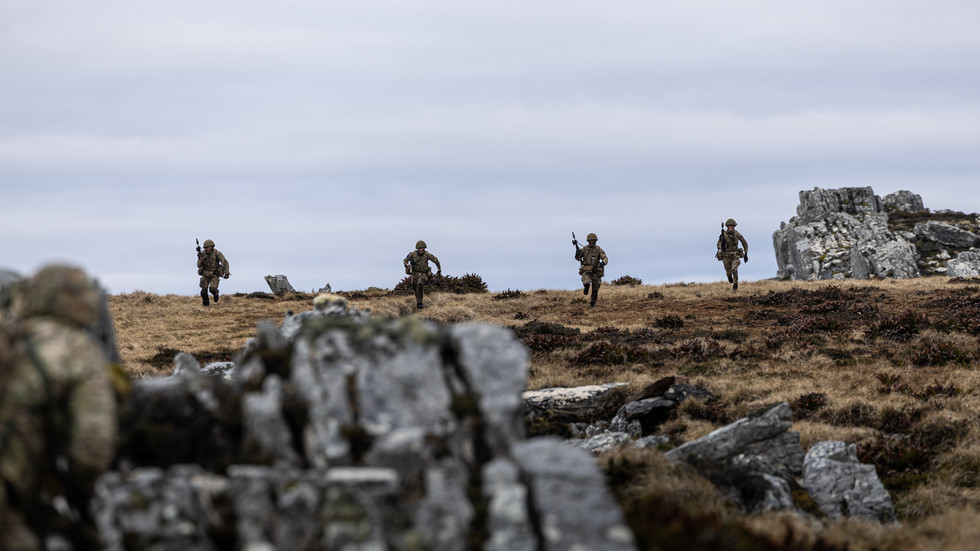 Britské jednotky nacvičujú „znovudobytie“ Falklandov – Times Britské jednotky nacvičujú „znovudobytie“ Falklandov – Times