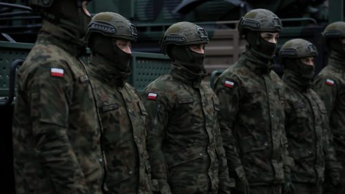 Poľsko zvažuje obnovenie brannej povinnosti