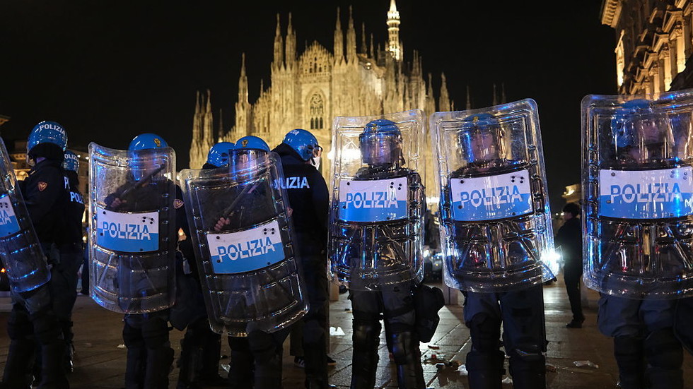 Demonštranti sa v centre Milána dostali do stretu s políciou (VIDEÁ)