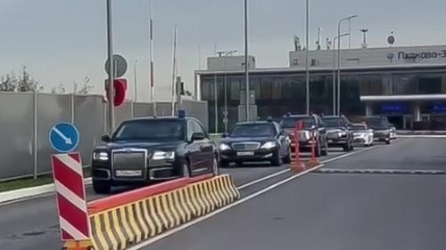 Príchod amerického vyslanca na rokovania s Putinom sprevádzal poplach pre drony