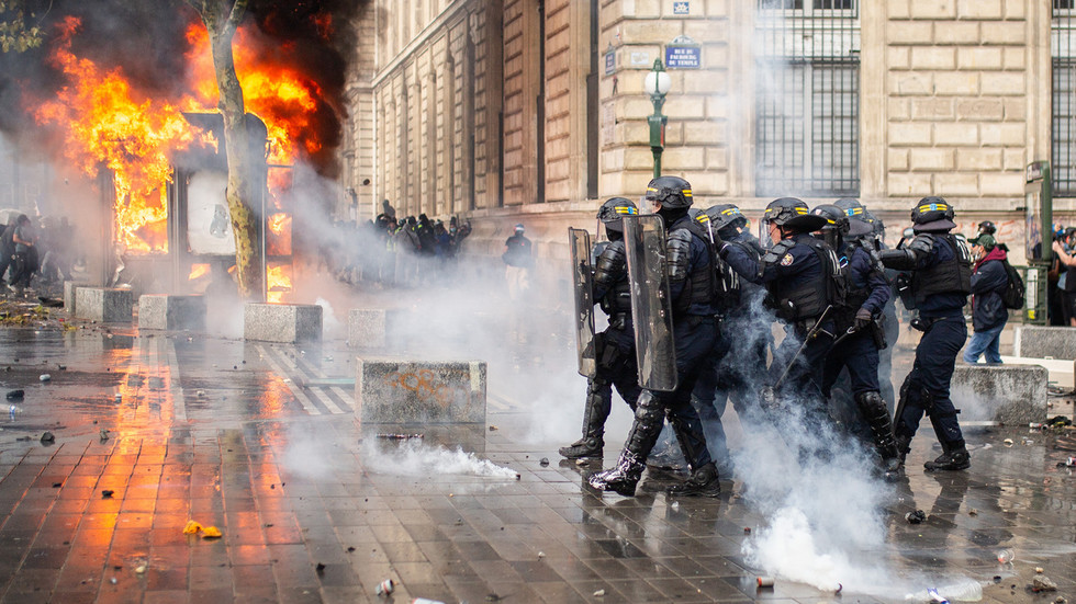 Francúzska polícia bude žalovať štát pre nepokoje Francúzska polícia bude žalovať štát pre nepokoje