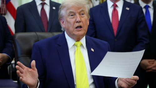 Trump sa v snahe riešiť palivovú krízu obracia na zákon z čias studenej vojny