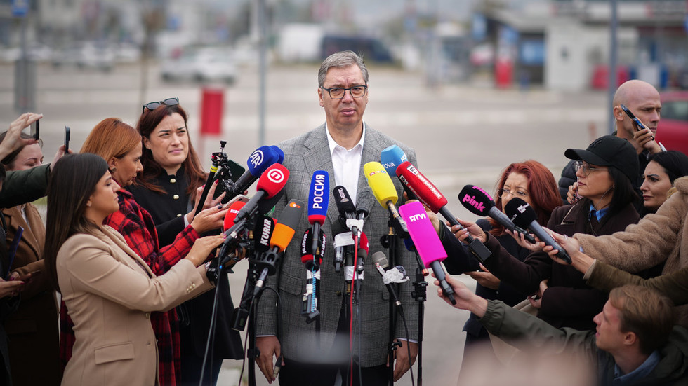 Vučić obviňuje EÚ a „hlboký štát“ v USA zo zasahovania do volieb v Srbsku