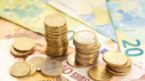 EÚ čelí biliónovej dlhovej diere, zatiaľ čo pre Kyjev zháňa ďalšie peniaze