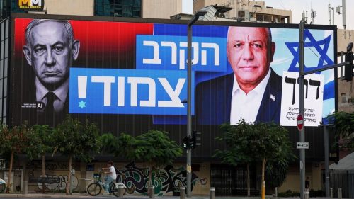 Izrael hlasuje o Netanjahuovej budúcnosti