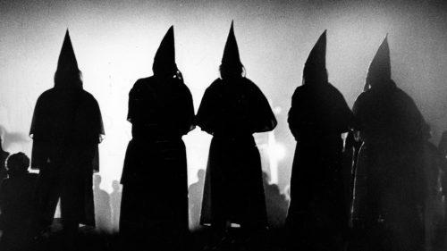 Halloweenske kostýmy KKK vyvolali v USA pobúrenie (VIDEO)
